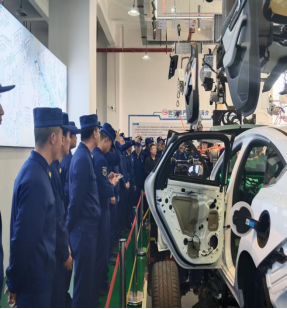 汽車工程系與畢節(jié)市消防救援支隊圓滿完成新能源車輛事故救援技術(shù)培訓(xùn)簡報