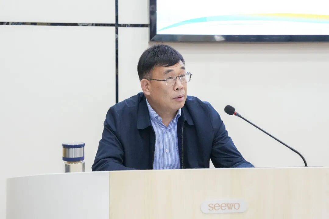 畢節(jié)工業(yè)職業(yè)技術(shù)學(xué)院黨委書記周杰為師生講授“強基固本 向?qū)嵍d”專題思政課