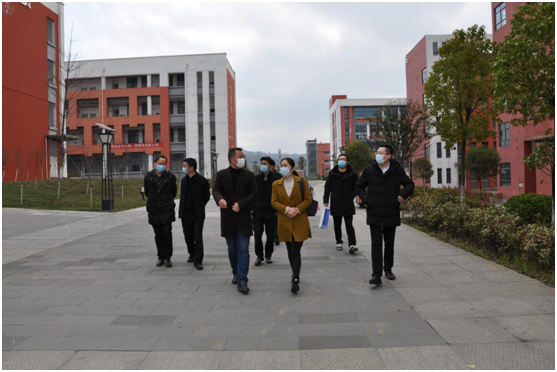 浙江省平湖市領導、企業(yè)家  赴畢節(jié)工業(yè)職業(yè)技術學院進行交流座談
