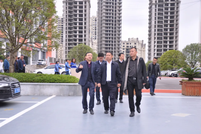 市委常委、市政府常務(wù)副市長周仕飛赴畢節(jié)工業(yè)職業(yè)技術(shù)學(xué)院調(diào)研