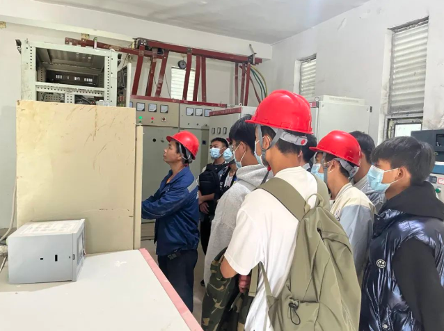 機(jī)電工程系成功舉辦“博·覽——企業(yè)見(jiàn)習(xí)”貴州晶陽(yáng)實(shí)業(yè)集團(tuán)參觀(guān)活動(dòng)