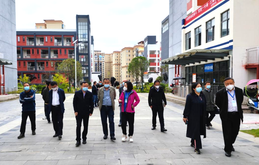 畢節(jié)市人民政府辦公室副主任金莉、畢節(jié)市教育局副局長何友國一行到我院檢查指導疫情防控工作