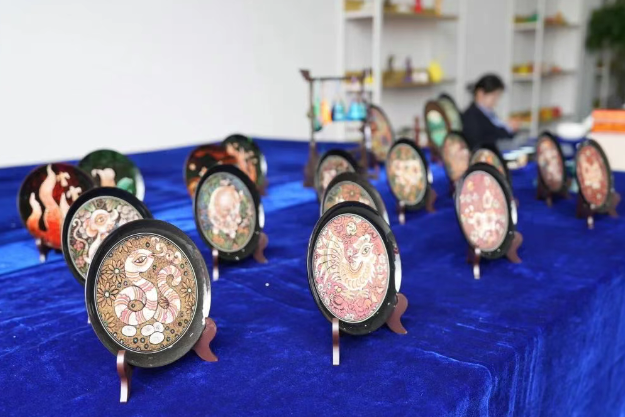 競(jìng)賽進(jìn)行時(shí)｜我院開(kāi)展黔西北民族民間工藝技藝體驗(yàn)活動(dòng)，技能大賽與文化傳承同行