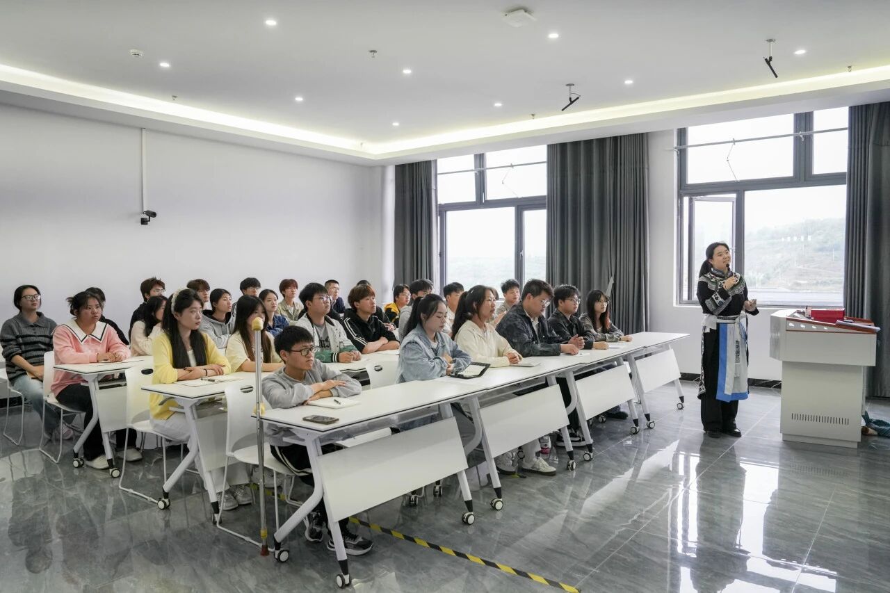 云端連麥架同心橋 山海共育鑄民族魂 ——蘇黔兩地職校共譜“千里同心”民族團結(jié)曲