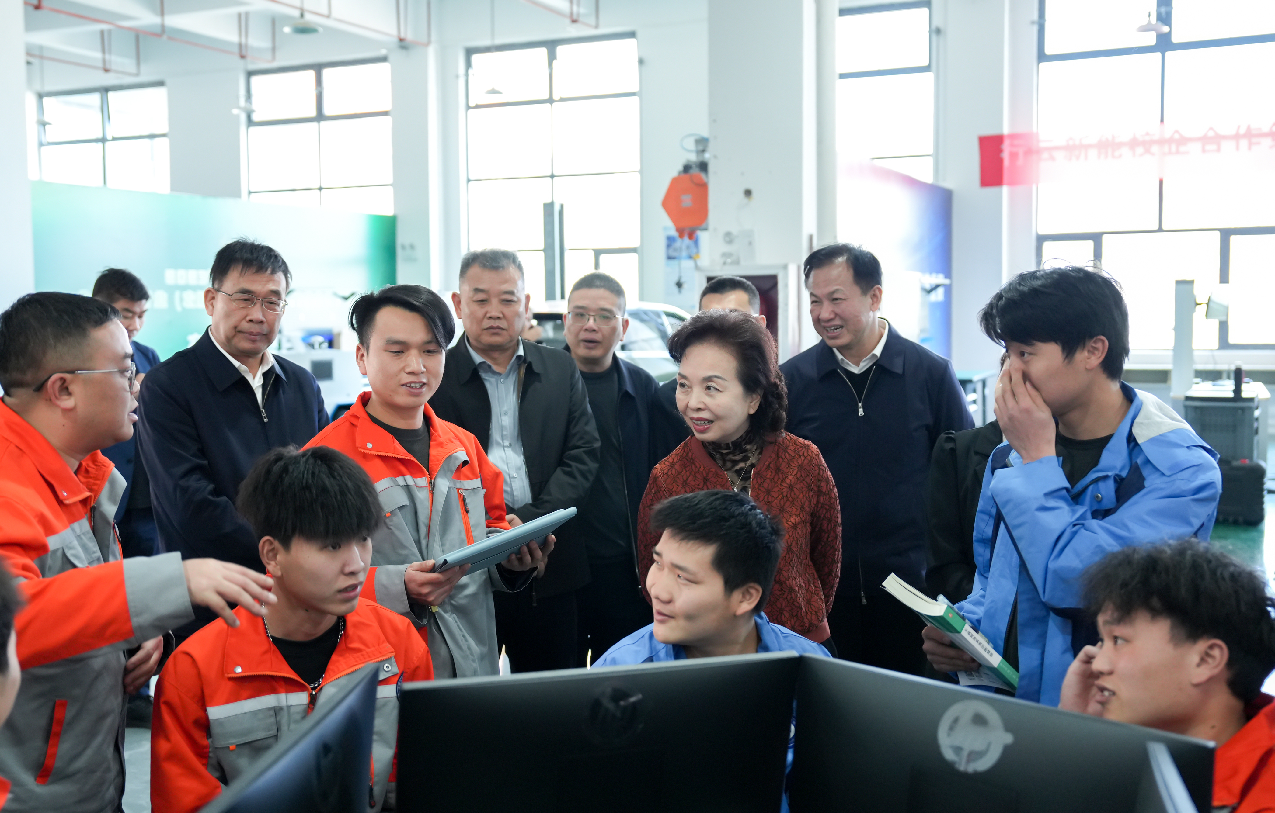 全國(guó)政協(xié)常委、民革廣東省委會(huì)主委、廣東省宋慶齡基金會(huì)主席程萍一行到我院調(diào)研