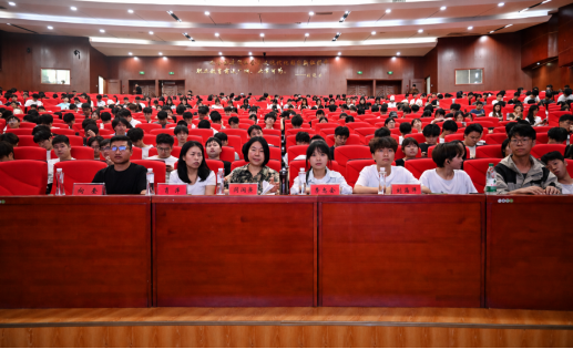 我校學(xué)生社區(qū)舉辦“工職院人”分享會(huì)